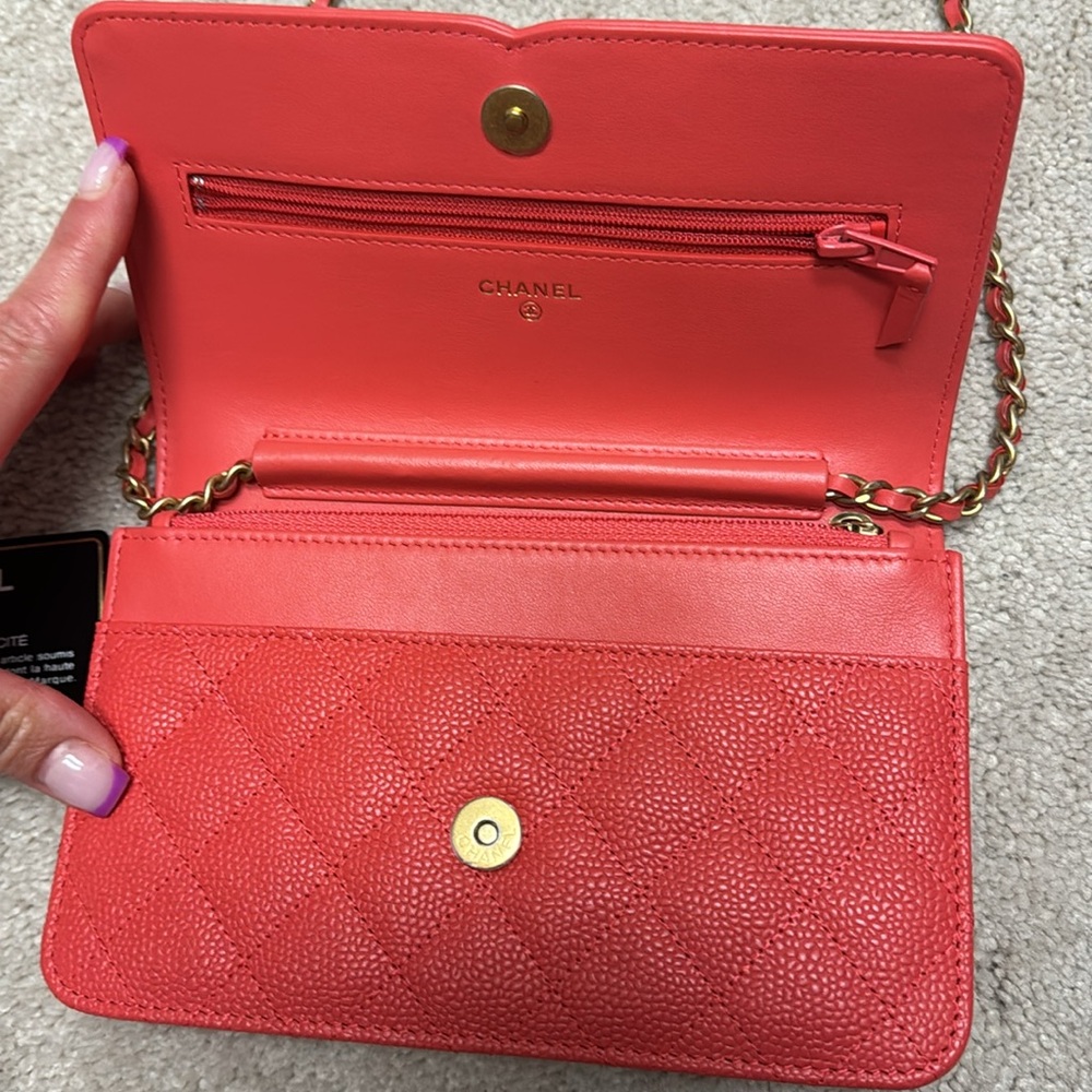 Chanel wallet on a chain - Picture 3 of 8